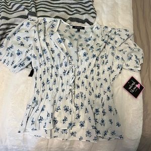 Size medium super cute tie top